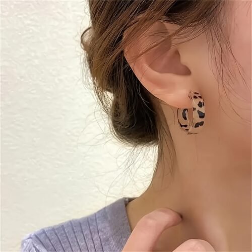 2pcs Fashionable and Trendy Acrylic Leopard Print Earrings