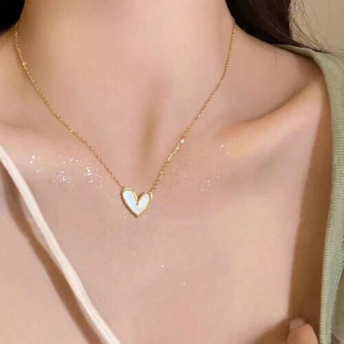 1pc Love Heart Pendant Thin Chain Necklace Elegant Luxury Clavicle Chain Personality Design Versatile Neck Chain