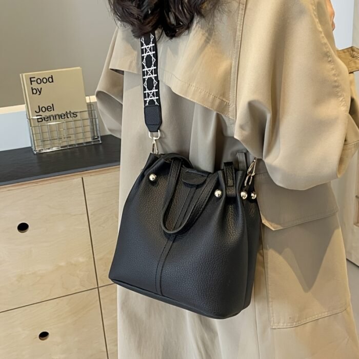Shoulder Bag with a Minimalist And Stylish Design, Featuring a Metal Buckle, Perfect for Commuting And As a Handbag. - Image 10