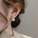 Luxury High-end Metallic 1 Pair Of Cross Imitation Pearl Light Earrings - Fashionable Niche Design - Internet-Famous All-match