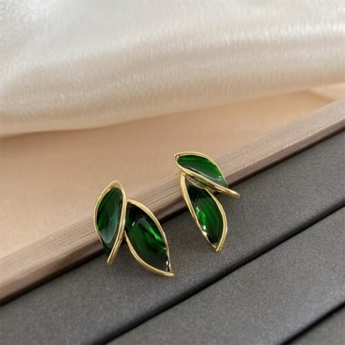 Elegant Vintage-Style Green Leaf Stud Earrings for Women, No Mosaic Alloy Ear Needle, Suitable for Daily Wear & Gift-Giving, Christmas-Friendly Jewelry