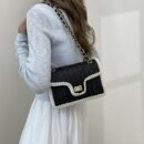 [Straw Shoulder Bag] Chic Woven Straw Women's Shoulder Bag | Fashionable Chain Crossbody Purse, Leather Lined, Turn-lock Closure, Summer Beach Vacation Accessory | Black/Yellow/Beige/Mixed Colors with Pearl Accents