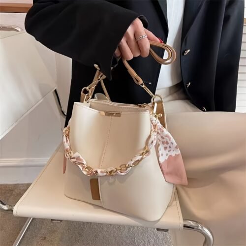 Korean Style Solid Color PVC Crossbody Bucket Bag with Adjustable Strap and Magnetic Closure, Minimalist Fashion Handbag for All Seasons