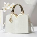 Classic Women's Handbag Large Capacity Versatile New Style Shoulder Bag Fashionable Glossy Single Shoulder Bag Daily Commuting All-match Bag