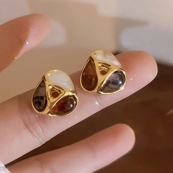 1 Pair Geometric Spliced Triangle European and American Style Retro Niche Design Women's Daily Earrings - Image 4