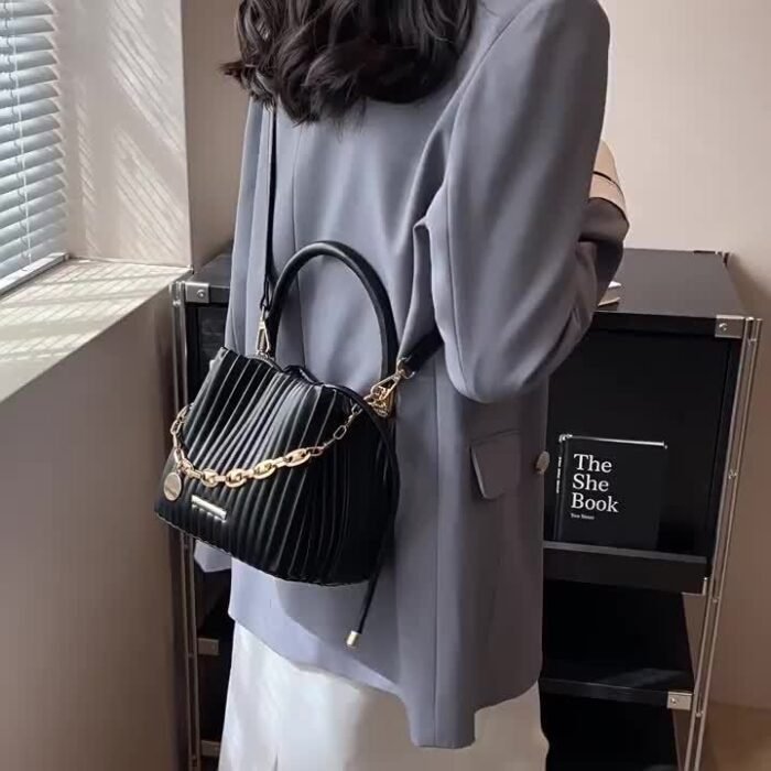 2024 Summer Women's White PU Pleated Bucket Crossbody Bag with Adjustable Golden-Tone Chain Strap & Drawstring Closure - Lightweight Portable Shoulder Bag for Casual & Formal Occasions, Small Crossbody Bag - Image 12
