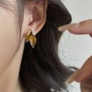Elegant Korean-Style 1 Pair Leaf-Shaped Fashion Stud Earrings, Retro Deluxe Amber-Toned Women's Ear Jewelry, Trendy Accessory For Daily Wear