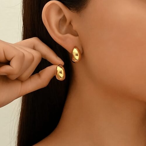 A Pair Of Stylish Circular Earrings In The Shape Of Water Drops, With A Classic And Simple Style, Suitable For Daily Wear And Matching.
