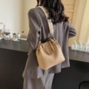 Shoulder Bag with a Minimalist And Stylish Design, Featuring a Metal Buckle, Perfect for Commuting And As a Handbag.