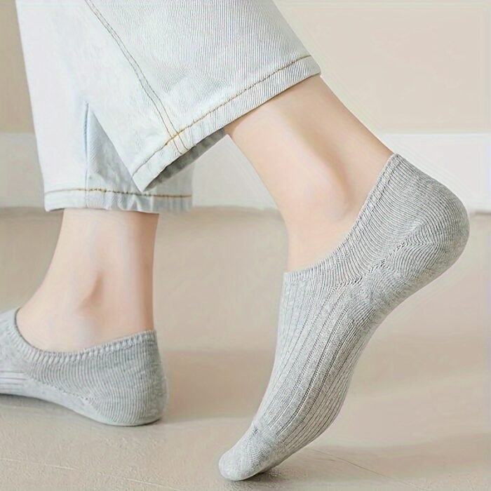6 Pairs of Minimalist Solid Color Women's Invisible Boat Socks - Suitable for All Seasons - Image 6