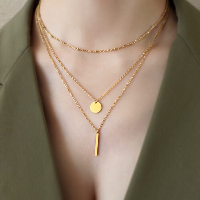 1pc Women's Layered Necklace Golden-Tone Geometric Pendant with Sparkling Accents - Minimalist Elegant Design for Daily & Party Jewelry, Year-Round Versatile Accessory, Versatile Jewelry, Vintage Style, Delicate Chains