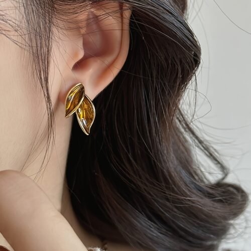 Elegant Korean-Style 1 Pair Leaf-Shaped Fashion Stud Earrings, Retro Deluxe Amber-Toned Women's Ear Jewelry, Trendy Accessory For Daily Wear