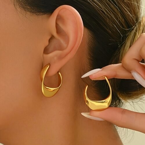 1 Pair Stylish Geometric Twisted C-Hoop Earrings - Golden-Toned Stainless Steel, Hypoallergenic, Minimalist Design for Casual Attire, Parties & Gifts, Gift Jewelry | Hypoallergenic Jewelry, Quirky Earrings