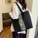 1pc Large Capacity Canvas Tote Bag - Fashionable White Shoulder Bag with Floral Embroidery, Durable Zippers, Ideal for Commuting, Travel, and, Commuting Bag|Floral Embroidery Bag|Durable Zippers