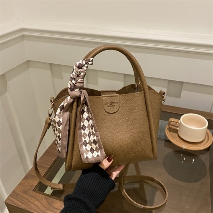 2024 New Women's Retro Korean-Style High Quality Commuting Shoulder Bag with Detachable Strap & Magnetic Closure - Light Brown/White/Black - Image 12