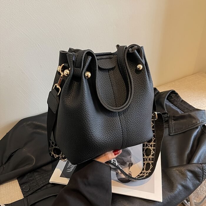 Shoulder Bag with a Minimalist And Stylish Design, Featuring a Metal Buckle, Perfect for Commuting And As a Handbag. - Image 5