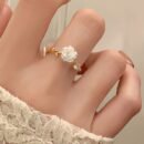 Adjustable High-end Flower Ring With A Simple And Cute Camellia Design For A Personalized And Creative Floral Look.