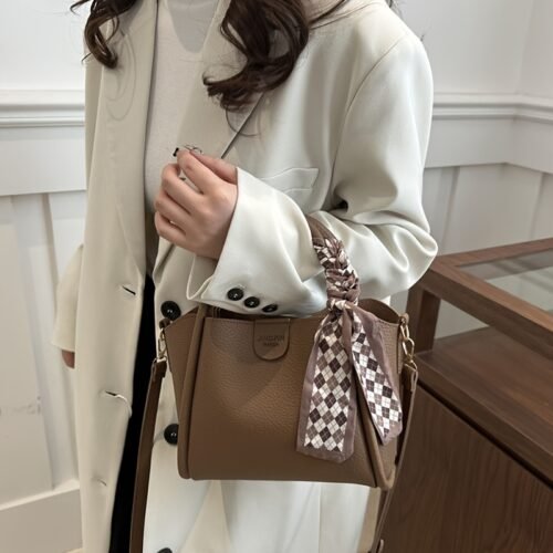 2024 New Women's Retro Korean-Style High Quality Commuting Shoulder Bag with Detachable Strap & Magnetic Closure - Light Brown/White/Black