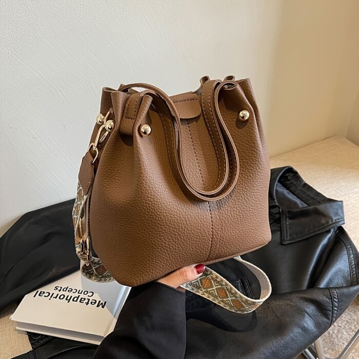 Shoulder Bag with a Minimalist And Stylish Design, Featuring a Metal Buckle, Perfect for Commuting And As a Handbag. - Image 9