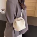 Available in 4 colors-----Fashionable bucket bag, trendy summer crossbody shoulder bag for women, a popular and versatile new arrival