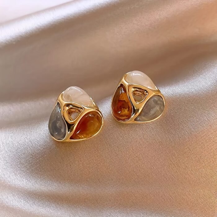 1 Pair Geometric Spliced Triangle European and American Style Retro Niche Design Women's Daily Earrings - Image 3