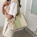 Elegant Woven Tote Bag with Floral Accent - Large Capacity, Rectangular Shape, Zipper Closure, Polyester Lining, Available in Beige, Green, and Cream, Perfect for Beach and Summer Outings, Beach Tote Bag|Elegant Tote Bag|Zippered Closure, Beach Bag