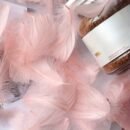 100pcs/pack, Feather Gift Box Filling, Gift Box Packaging Filling, Christmas, Wedding, Birthday, Bride Engagement Craft Gift Box Bag Filling, Decorative Gift Packaging, Decorative Jewelry DIY Feather Raw Materials
