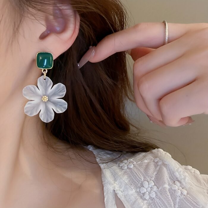 Elegant Floral Dangle Earrings with Green Gemstone - Perfect for Beach Vacations and Casual Attire, Spring Collection, Vacation Earrings|Floral Design|Synthetic Gemstones - Image 5