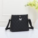 Chic Quilted Bucket Crossbody Bag - Fashionable Mini Purse for Women - Versatile Shoulder Handbag with Stylish Quilting Design