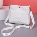 Chic Quilted Bucket Crossbody Bag - Fashionable Mini Purse for Women - Versatile Shoulder Handbag with Stylish Quilting Design