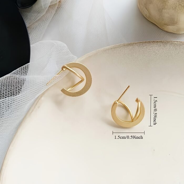 Pair of Elegant Minimalist Hoop Earrings for Women - Golden-Tone Alloy Interlocking Circle Design, Versatile for Everyday & Party Wear, Perfect Christmas Valentine's Day Gift - Image 2
