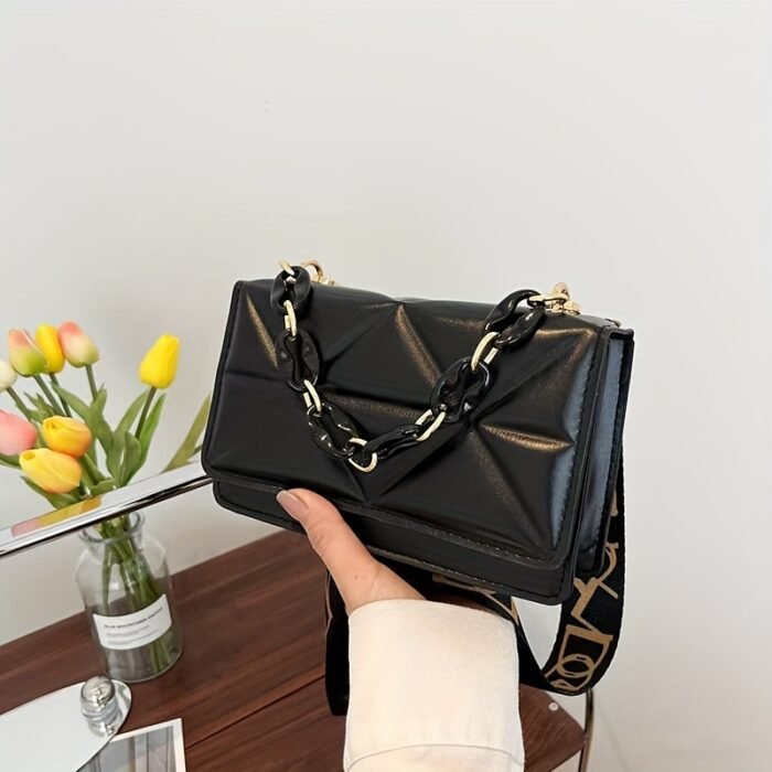 Women'S Quilted Crossbody Bag - Large Capacity Shoulder Purse with Golden-Tone Chain Strap, Elegant White Design for Daily Use, Work & Travel, Secure Buckle Closure, Stylish Accessory, Durable Construction