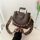 Women's Adjustable Crossbody Bag with Golden Chain Accents - Multi-Color Shoulder Purse, Magnetic Closure & Quilted Design for Work, Casual, Parties - Versatile Handbag for Everyday Use, Crossbody Purse, Casual Outings Accessory, Versatile Fashion Accessory, Polyester Interior