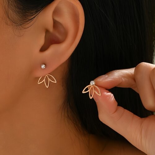 [1 Pair Golden Earrings] 1 Pair Elegant Golden-Tone Leaf Stud Earrings with Sparkling Rhinestones | Rose Golden Finish, Perfect for Casual Attire & Parties, Sophisticated Accessories