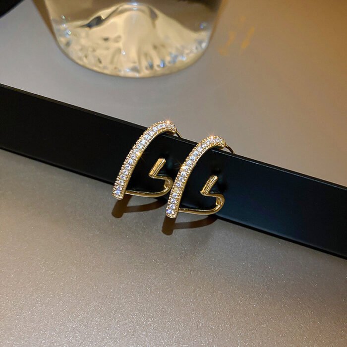Elegant Golden Heart Dangle Earrings for Women - Classic Style with Sparkling Accents, Perfect for Daily Wear or Parties, Party Accessories|Elegant Earrings|Goldtone Finish - Image 2