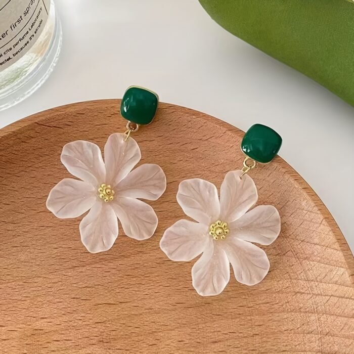 Elegant Floral Dangle Earrings with Green Gemstone - Perfect for Beach Vacations and Casual Attire, Spring Collection, Vacation Earrings|Floral Design|Synthetic Gemstones