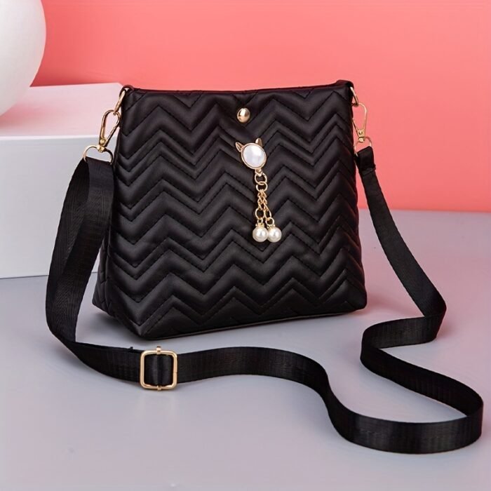 Chic Quilted Bucket Crossbody Bag - Fashionable Mini Purse for Women - Versatile Shoulder Handbag with Stylish Quilting Design - Image 4
