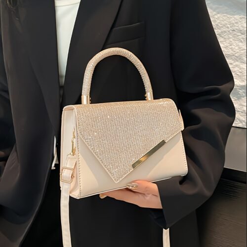 Small niche design lightweight crossbody bag, new fashionable versatile evening shoulder bag—stylish design with adjustable strap and magnetic closure. Available in 4 colors to choose from, perfect for work commutes, dinner parties, dates, daily wear, or photo shoots