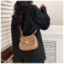 Women'S Stylish Small Crossbody Bag - Chic Shoulder Purse with Magnetic Closure, Golden-Tone Hardware & Cream/Black Color Options, Perfect for Everyday Use, Crossbody Purse, Minimalist Handbag, Elegant Design