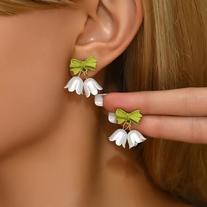 Pair of spring and summer lily of the valley earrings. Colorfast fairy flower bohemian-style earrings, suitable for daily wear, vacation parties, weddings, or as a gift, floral plant-themed earrings, for Teenager