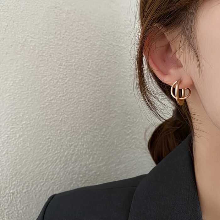 Pair of Elegant Minimalist Hoop Earrings for Women - Golden-Tone Alloy Interlocking Circle Design, Versatile for Everyday & Party Wear, Perfect Christmas Valentine's Day Gift - Image 5