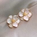 1 Pair Elegant White Floral Earrings with Golden-Tone Accents, Intricate Petal & Center Detailing - Hypoallergenic Alloy Jewelry for Daily Wear, Vacations, Valentine’s Day Gifts - Year-Round Versatile Accessories