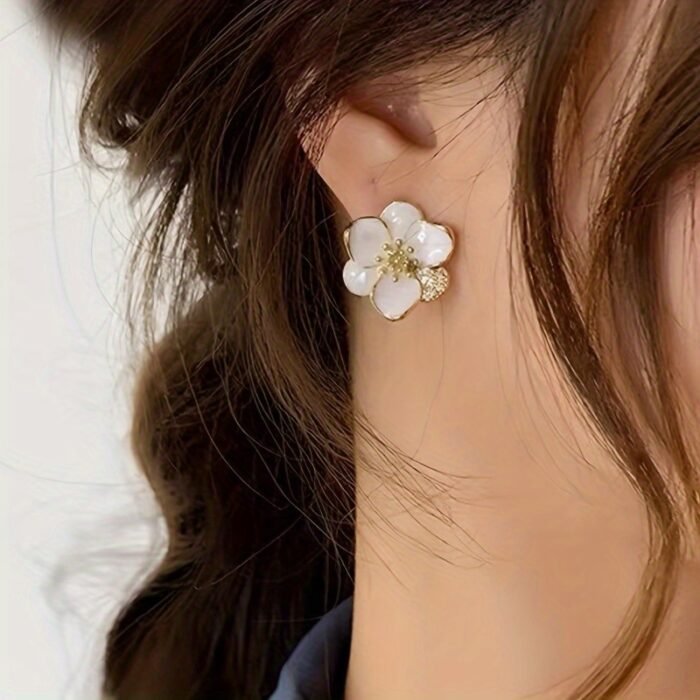 1 Pair Elegant White Floral Earrings with Golden-Tone Accents, Intricate Petal & Center Detailing - Hypoallergenic Alloy Jewelry for Daily Wear, Vacations, Valentine’s Day Gifts - Year-Round Versatile Accessories - Image 8