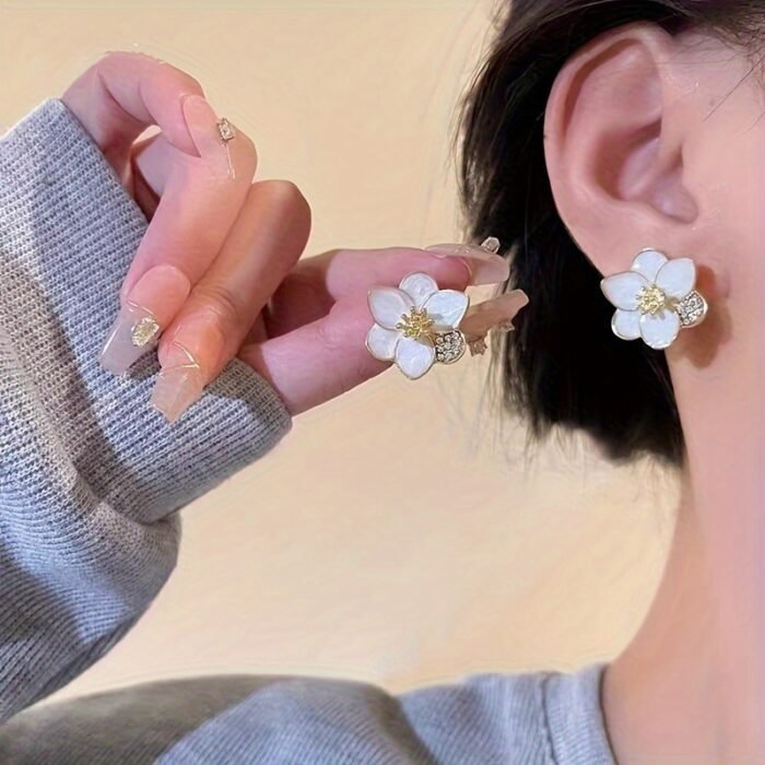 1 Pair Elegant White Floral Earrings with Golden-Tone Accents, Intricate Petal & Center Detailing - Hypoallergenic Alloy Jewelry for Daily Wear, Vacations, Valentine’s Day Gifts - Year-Round Versatile Accessories - Image 4