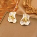 Vintage Matte White Petal Stud Earrings - Unique, Lightweight Alloy Fashion Accessories with Golden Centers, Retro Chic Design for Everyday Wear, Quirky Earrings