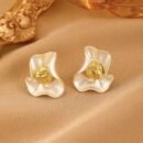 Vintage Matte White Petal Stud Earrings - Unique, Lightweight Alloy Fashion Accessories with Golden Centers, Retro Chic Design for Everyday Wear, Quirky Earrings
