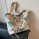 [Stylish Tote Bag] Stylish Large Capacity Women's Floral Print Tote Bag | Synthetic Fabric with Zipper Closure, Spacious Casual Shoulder Bag for Work, Commute & Shopping, Sturdy Handle Design