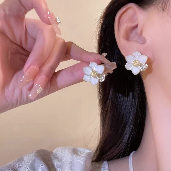 1 Pair Elegant White Floral Earrings with Golden-Tone Accents, Intricate Petal & Center Detailing - Hypoallergenic Alloy Jewelry for Daily Wear, Vacations, Valentine’s Day Gifts - Year-Round Versatile Accessories - Image 5