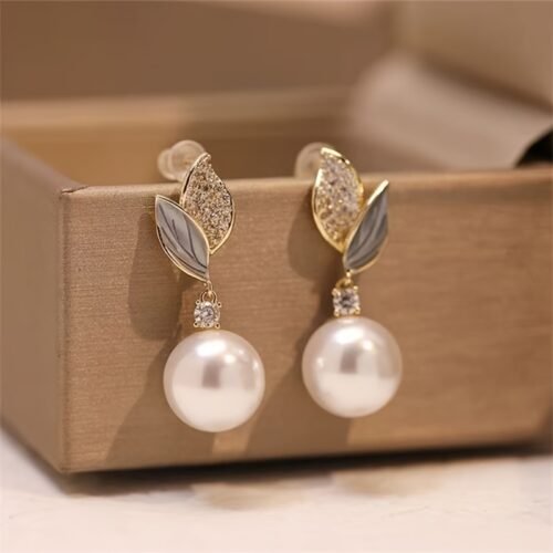 1 Pair of High-End Leaf Imitation Pearl Earrings for Women, Perfect for Daily Wear, Vacation, Celebrations, and Holiday Gifting